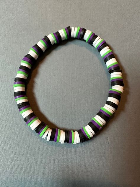 Beetlejuice Clay Bead Bracelet, Goth Clay Bead Bracelets, Beetlejuice Bracelet Ideas, Halloween Clay Bead Bracelet Ideas, Beetlejuice Bracelet, Green Clay Bead Bracelet, Make Clay Beads, Colorful Bead Bracelets, Homemade Bracelets