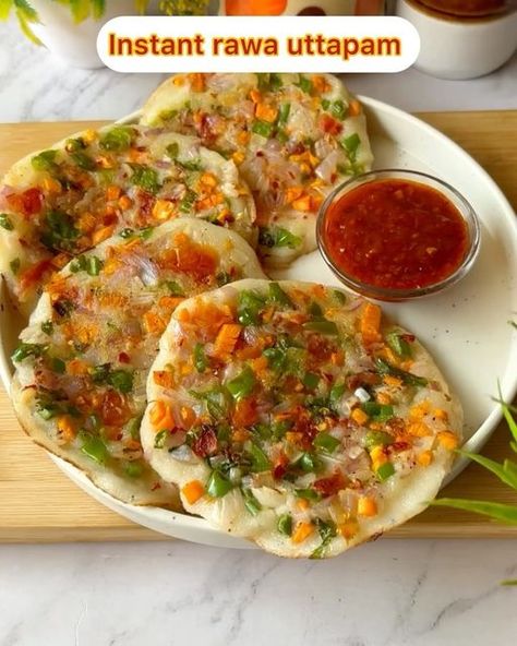 Divya on Instagram: "Instant rawa uttapam recipe😍🔥.  Save this for later❤️.  Ingredients-  🔸Rawa - 1 cup  🔸 Curd - ½ cup  🔸 Salt - 1 TSP  🔸 Water - ½ cup or as required  🔸 Onion - 1  🔸 Tomato -1  🔸 Green chilli - 2-3  🔸 Carrot - ½  🔸 Capsicum - 1  🔸 Coriander leaves - 1 tbsp  🔸 Chilli flakes - 1 TSP  🔸Oil - 2 TSP   Do try this recipe and let me know if you liked it or not 😍😍.  Follow @cookingdiaryathome  For more such amazing content ❤️.  ❌NO REPOST ❌  #reelsinstagram #recipeoftheday #recipereels #breakfastideas #cookingdiaryathome #ranchi #uttapam #easyrecipes #ranchiblogger" Idli Sambhar, Uttapam Recipe, Ideas For Snacks, South Indian Recipes, Green Chilli, Coriander Leaves, Chilli Flakes, Indian Recipes, Recipe Of The Day