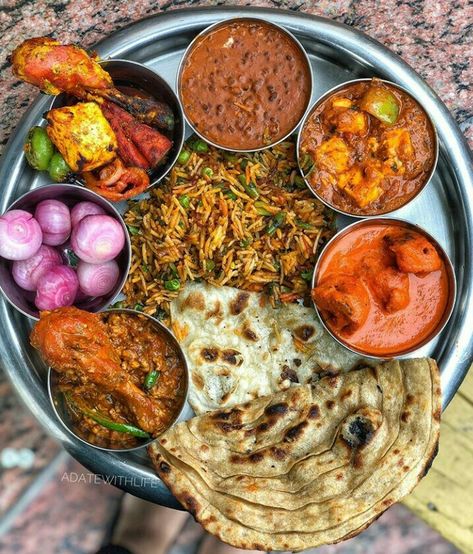 Indian Fast Food, Pakistan Food, Indian Food Photography, Traditional Indian Food, Usa Girl, Nature Friends, Bengali Food, Cheese Chicken, Vegetarian Snacks Recipes