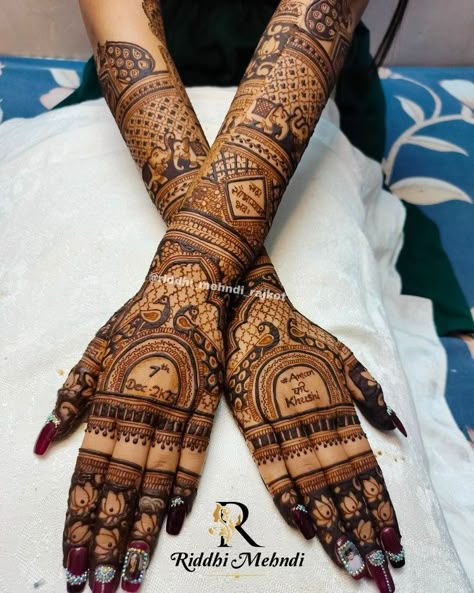 Trending with peacock design 🪷 Back Side Mehndi Design Bridal, Bridal Mehndi Peacock Designs, Back Hand Mehndi Design Bridal, Bridal Mehndi Back Side, Back Hand Mehndi Design For Bride, Back Hand Dulhan Mehndi Designs, Back Hand Peacock Mehndi Designs, Bridal Mehendi Designs Back Hands, Peacock Bridal Mehndi Designs