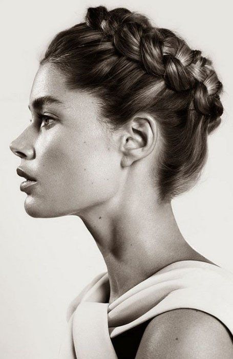 20 Trendy Dutch Braid Hairstyles in 2020 - The Trend Spotter Dutch Braid Crown, Plait Styles, Modern Goddess, Spring Fashions, Dutch Braid Hairstyles, Luxy Hair, Goddess Braids Hairstyles, Afro Textured Hair, Halo Hair