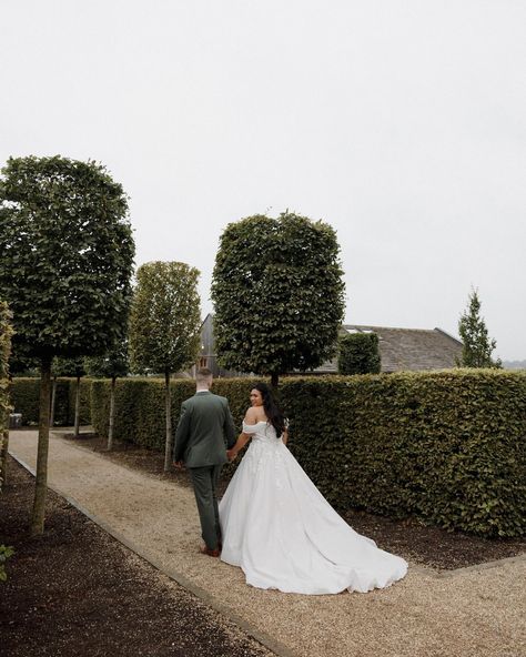 Ed & Mae 😍 Venue: @hyde_house Makeup: @makeup_by_hollie @makeupbybethyy Hair: @individualglamour Videographer: @storiesofamore Florals: @hazelea_designs Second Shooter: @daniellamarinosphotography Dress Alterations: @rosesavagebridal Stylist: @ambiencevenuestylinguk #hydehouse #cotswolds #cotswoldwedding #married #weddingphotgrapgheruk #couplesphotos #justmarried #amazingwedding #cotswoldweddingvenue #cotswoldlife #thefosseway #septemberwedding #ukweddingvideographer #ukweddingphoto... Hyde House, Cotswolds Wedding, Dress Alterations, September Wedding, Wedding Videographer, Uk Wedding, Just Married, Makeup Makeup, Makeup