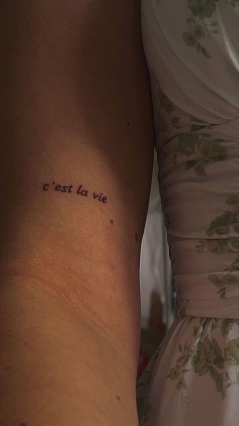 Tattoo c’est la vie Tattoo Ideas Female Pictures, Small Tattoo For Parents, Flaws And Sins Tattoo, Grudge Tattoos, Rita Core, Daydream Tattoo, Bro Tattoos, Small Pretty Tattoos, Writing Tattoos