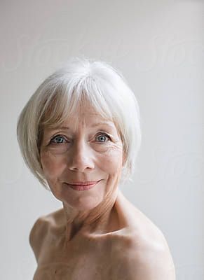 Older Woman Art, Older Woman Portrait, Beautiful Aged Women, Classic Hairstyles, Rule Of Thirds, Summer Hairstyles For Medium Hair, Trending Hairstyles, Grey Background, Aging Gracefully