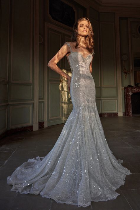 Fishtail Wedding Dress Ideas: Vogue's Guide To The Dramatic Bridal Silhouette & Best Fishtail Wedding Dresses | British Vogue Look Gatsby, Wedding Dress Fishtail, Galia Lahav Bridal, Petite Bride, Galia Lahav Wedding Dress, Short Bride, Lauren Roberts, Vogue Wedding, Trumpet Wedding Dress