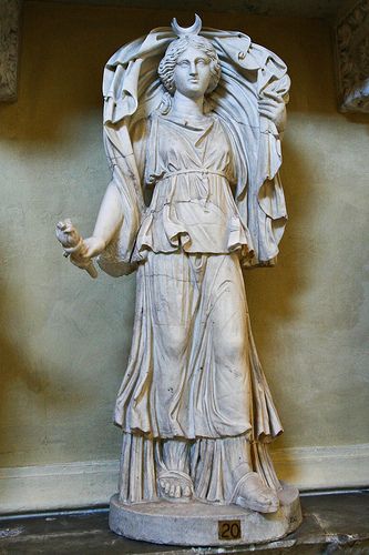 Greek Selene Statue Greek Goddesses Drawing, Selene Greek Mythology, Selene Goddess Of The Moon, Selene Goddess, Luna Goddess, Hellenic Polytheism, Greek Mythology Statue, Goddess Selene, Goddess Magick