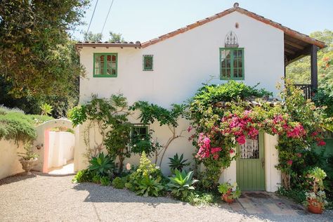 Fabulous 1920s Mediterranean Estate - Houses for Rent in Montecito, California, United States - Airbnb Spanish Backyard, Santa Barbara Style Homes, Mexico House Ideas, Santa Barbara House, Glamping California, Montecito California, Cottage Bath, Santa Barbara Style, Spanish Bungalow