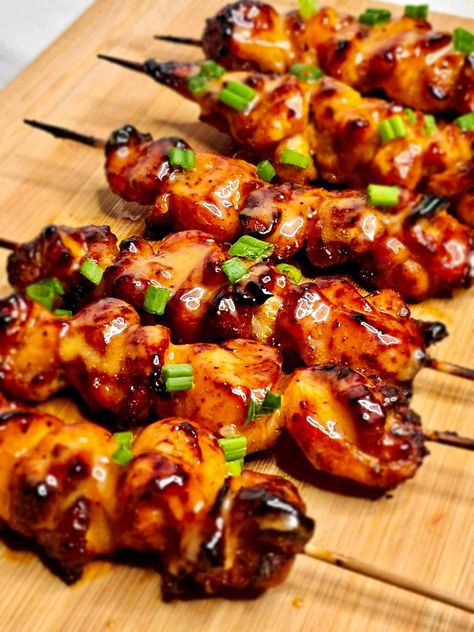 Oven-baked Bang Bang Chicken Skewers: Juicy chicken skewers coated in spicy-sweet sauce, delivering explosive flavor straight from your oven! Chicken Skewers In Oven, Bang Bang Chicken Skewers, Bang Bang Chicken, Chicken Skewer Recipe, Pasta Salad Italian, Chicken Kabobs, Lemon Pepper Chicken, Oven Chicken, Oven Baked Chicken