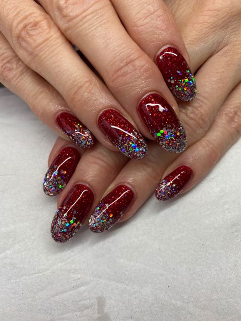 Red Glitter Nail Designs, Sparkly Christmas Nails, Red And Silver Nails, Golden Nail Art, Pastel Nail Art, Marriage Function, Red Nails Glitter, Cat Eye Nails Polish, Natural Nail Art