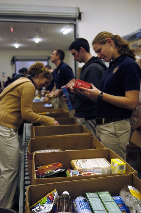 Food Bank Volunteer, Historical Fiction Writing, Give Volunteer, Places To Volunteer, Food Distribution, School Volunteer, Charity Fund, Good Wednesday, Volunteer Opportunities