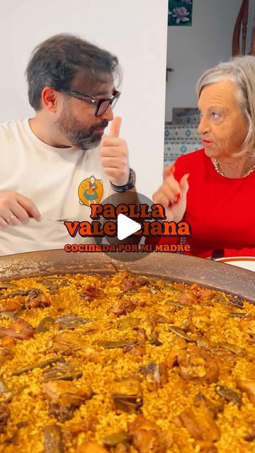 Toni Carceller on Instagram: "Cocinando 🍳 una auténtica Paella Valenciana 🥘 con mi madre ❤️.   Descubre cómo traer un pedazo de Valencia a tu mesa con esta receta tradicional, perfecta para reuniones familiares. 🌟  👩‍🍳 Ingredientes:  	•	Pollo 🐔: 1 	•	Medio conejo 🐇 	•	Judía verde: 500g 🌱 	•	Garrofón: 250g 	•	Pimentón dulce 🌶️ 	•	Tomate triturado: al gusto 🍅 	•	Agua 💧 	•	Arroz 🍚: 1kg 	•	Un poquito de romero 🌿 	•	Aceite de oliva 🫒  🔥 Prepara tu paella, reúne a la familia y sigue nuestros pasos para disfrutar de este plato lleno de sabor y tradición. ¡Vamos a cocinar!  #paella #paellalovers #paellatime #arroz #PaellaValenciana #CocinaConMamá #RecetasTradicionales  #FamiliaYComida #AmorPorLaCocina 🍽️✨" Paella Valenciana, Paella Recipe, Valencia, Food And Drink, Meat, On Instagram