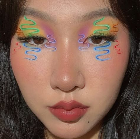 Hippie Makeup, Artsy Makeup, Pop Makeup, Funky Makeup, Indie Makeup, Magical Makeup, Graphic Eyeliner, Halloween Makeup Inspiration, Pinterest Makeup