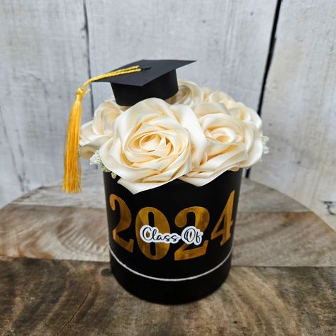 Graduation Box Eternal Roses 👩‍🎓 💐🎈✨️ Dm To Order 💌 Limited Availability #eternalroses #graduation #2024 #explorepage #Personalized #balloons #giftideas Gift Box Ideas Graduation, Graduation Box Gift Ideas, Graduation Gift Box Ideas, Graduation Flower Bouquet, Graduation Box, Graduation 2025, Graduation Flowers, Eternal Roses, Graduation Party Planning