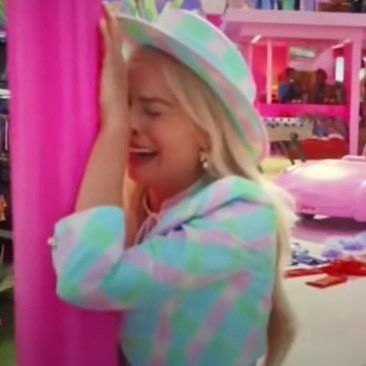 Barbie movie 2023 Margot Robbie crying mood meme - reaction pic - sticker whatsapp Meme Barbie, Barbie Funny, Hi Barbie, Playlist Covers Photos, Barbies Pics, Barbie 2023, The Barbie Movie, Barbie The Movie, Reaction Photos