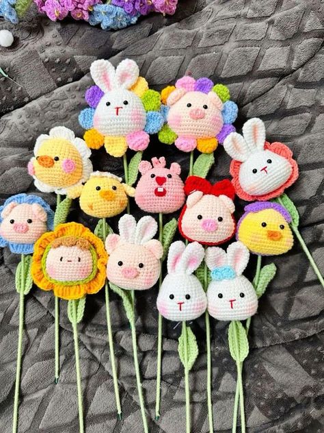 Crochet Animal Bouquet, Amigurumi Bouquet, Crochet Patterns Step By Step, Fun Crochet Patterns, Crochet Step By Step, Crochet Skull Patterns, Crochet Diy Tutorial, Bunny Crochet Pattern, Crochet Skull