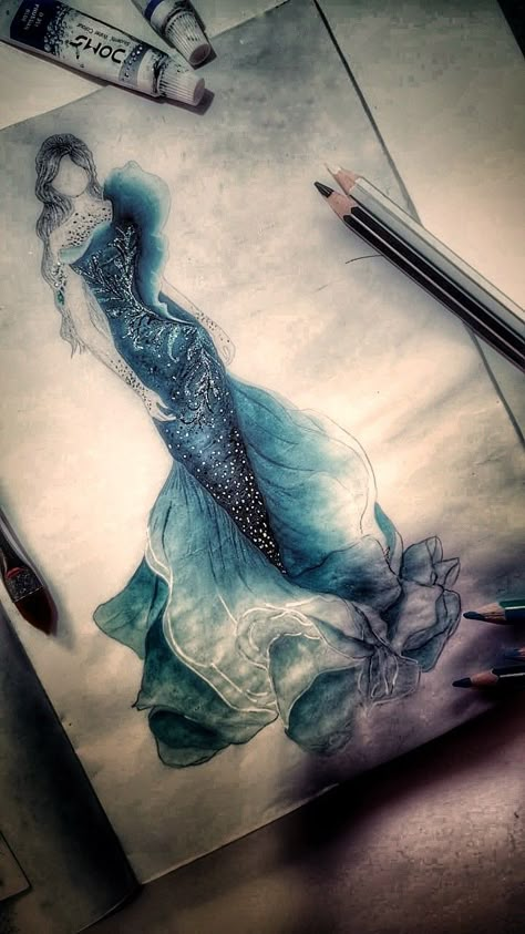 Night ocean inspired gown idea Aquatic Inspired Fashion, Fish Fashion Design Inspiration, Sea Theme Dress Illustration, Under The Sea Gown, Sea Fashion Design, Dresses Inspired By Water, Under The Sea Inspired Fashion, Water Inspired Fashion Illustration, Ocean Fantasy Dress