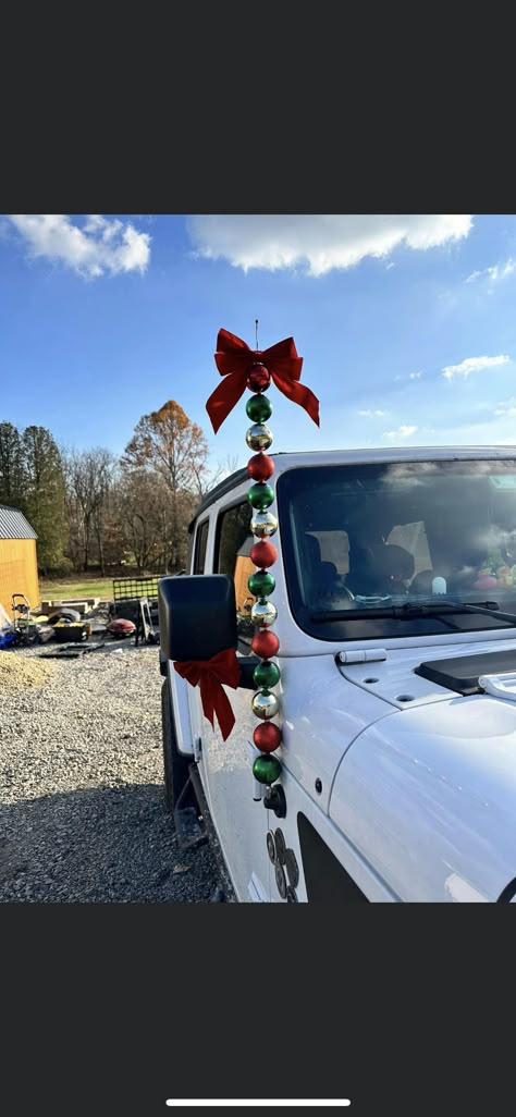 Jeep Wrangler Decor, Jeep Christmas Decorations, Jeep Decorations, Jeep Hardtop Storage, Jeep Wrangler Diy, Christmas Jeep, Jeep Decor, Jeep Christmas, Jeep Decals