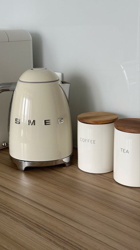 Smeg Aesthetic, Smeg Kettle, Minimal Bedroom Design, Apartment Needs, Minimal Bedroom, Coffee Matcha, Smitten Kitchen, Dream Apartment Decor, Water Kettle