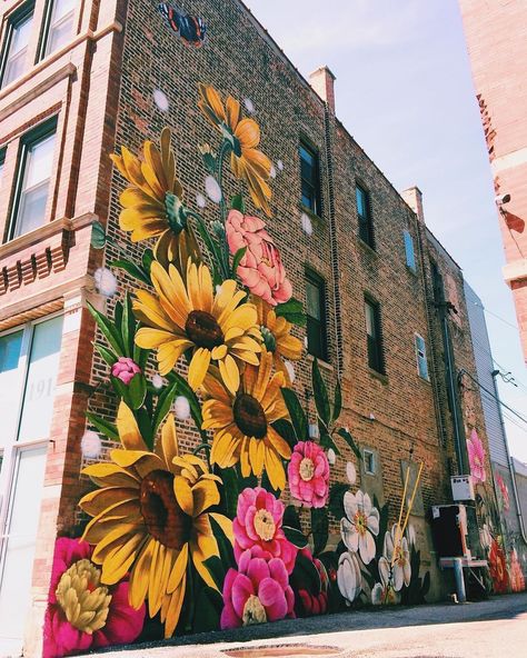 West Town Chicago at a place called West Town Bakery and Diner Art Geek, Garden Mural, Flower Mural, Flowers Painted, Fence Art, Murals Street Art, Mural Wall Art, Mural Painting, Street Art Graffiti