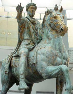 Statue équestre de Marc-Aurèle | 176 ap. place du Capitole Places To Visit In Rome, Aurelius Quotes, Angel Statues Sculpture, Roman Statues, Marcus Aurelius Meditations, Marcus Aurelius Quotes, Empire Logo, Equestrian Statue, Great Philosophers