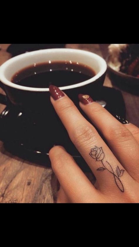 Tattoo Designs Cute, Mehndi Tattoo Designs, Simple Finger Tattoo, Far Tattoo, Australian Tattoo, Creative Tattoo Ideas, Cool Tattoo Ideas, Roses Tattoo, Creative Tattoo