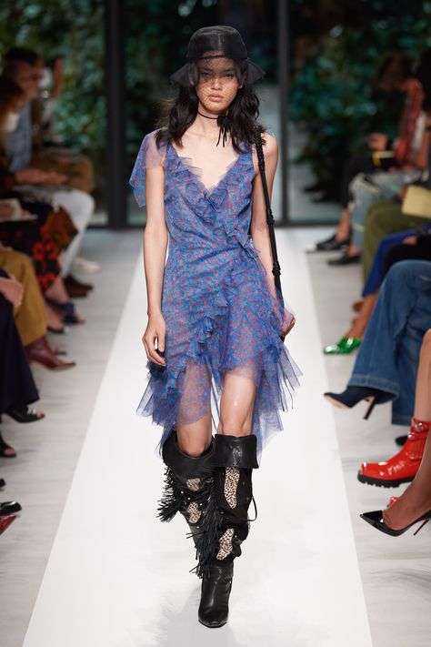 Milano Fashion Week, Korean Fashion Dress, Lorenzo Serafini, Vogue Russia, Music Fashion, Luxury Dress, Formal Style, High End Fashion, Knee Length Dress