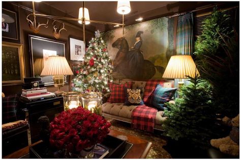 Color Outside the Lines: Heads Up: Scot Meacham Wood Holiday Decorating Contest