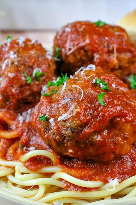 Grandma's Italian Meatballs Best Spaghetti Meatballs, Large Italian Meatball Recipes, Large Italian Meatballs, Classic Meatball Recipes, Meat Ball Spaghetti Recipe, Traditional Italian Meatballs, Big Meatballs Baked, Allrecipes Meatballs, Air Fryer Italian Meatballs