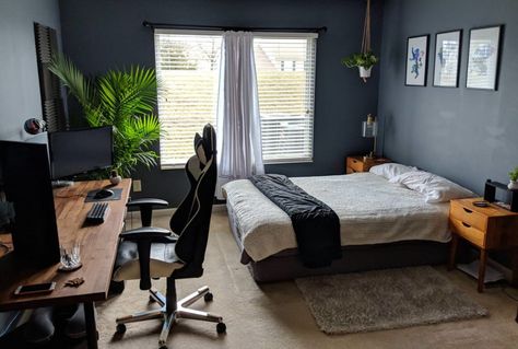 3 Perfect Workspaces For Your Inspiration | 2 | UltraLinx Bedroom Workspace, Mens Bedroom Decor, Boy Bedroom Design, Apartment Bedroom Decor, Bedroom Setup, Small Room Design, Minimalist Room, Room Design Bedroom, Bedroom Layouts