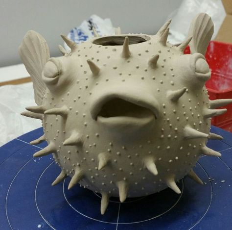 Fish Clay, Coil Pottery, Pottery Inspo, Sculpture Art Clay, Puffer Fish, Ceramic Fish, Pottery Crafts, Diy Pottery, Ceramics Pottery Art