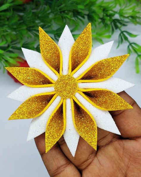 Christmas Star Making, Christmas Star Crafts, Foam Christmas Ornaments, Star Making, Christmas Tree Decorating Ideas, Christmas Tree Decorations Ideas, Tree Decorating Ideas, Tree Decorations Ideas, Christmas Tree Decorating