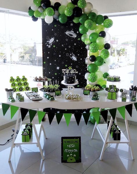 Alien 1st Birthday Party, Alien Birthday Decorations, Green And Black Birthday Decorations, Space Alien Birthday Party, Green And Black Themed Birthday Party, Alien Gender Reveal, Neon Green Birthday Party, Aliens Birthday Party, Alien Bday Party