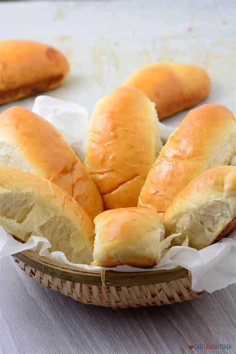 A Quick And Easy Hot Dog Buns recipe Light And Fluffy Hot Dog Buns, Hotdogs Buns Recipe, Quick And Easy Hot Dog Buns, Homemade Sausage Buns, Homemade Brat Buns, Hot Dog Rolls Recipe, Sausage Buns Recipe, Bratwurst Buns, Best Hot Dog Recipes