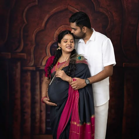 🌸 Embracing Tradition, Celebrating New Life 🌸 🥰 👶 #TraditionalMaternityShoot #EmbraceTradition #MotherhoodJourney #CulturalElegance #TimelessMoments #MaternityPhotography #ExpectingMom #HeritageAndLove #TumakuruPhotography#tumkur #nammatumakuru #bangalore #familyphotography#pregancyphotography #photopftheday #babybumps Maternity Photography Traditional, Maternity Photoshoot Poses Indian, Traditional Pregnancy Photoshoot, Traditional Maternity Photoshoot, Traditional Maternity Shoot, Indian Maternity Photos, Traditional Pics, Couple Maternity Poses, Baby Shower Photoshoot