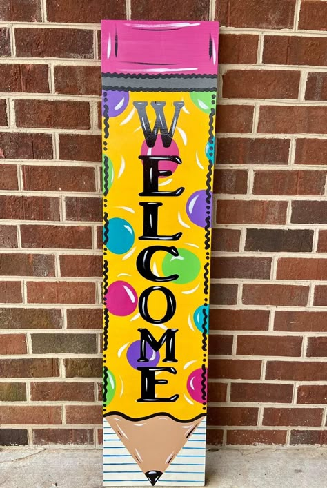 Welcome Sign Front Door Painting, Classroom Welcome Sign, فن الرسم بالمسامير, Decoration Hall, Appreciation Gifts Diy, School Door Decorations, School Board Decoration, Teacher Appreciation Gifts Diy, Teacher Craft