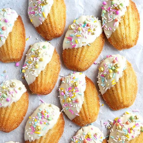 Madeline Cookies Recipe, Madeleine Recipes, Top Dessert Recipes, Madeleine Cookies, Madeline Cookies, Madeleine Recipe, Hot Chocolate Fudge, Madeleine Cookie, Slow Cooker Desserts