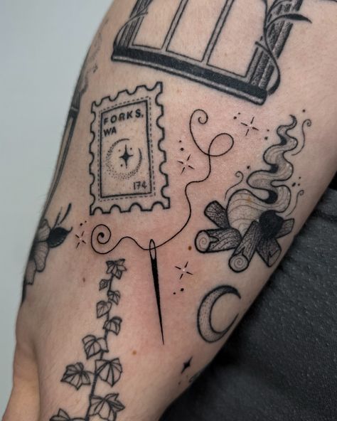 𝕿𝖍𝖊 𝕷𝖎𝖙𝖙𝖑𝖊 𝕾𝖊𝖜𝖎𝖓𝖌 𝕹𝖊𝖊𝖉𝖑𝖊 . . . 🪡 Little needle & thread gap filler for the lovely Lauren in & amongst some healed bits n bobs { lil cute ivy by another artist } Tysm for the lovely chat & for the trust as always 🖤 B O O K S O P E N Weekdays for Dec24 / Jan25 DM or Email bysibatattoo@gmail.com to enquire ✌🏻🖤 { 𝕱𝖎𝖓𝖉 𝕸𝖊 @highflyerstattoostudio 𝖀𝖘𝖎𝖓𝖌: @bishoprotary @blackclaw @dynamiccolor @worldfamousink @pantheraink @butterluxe_uk } • • • #needleandthread #dotworktattoo #uktattooartis... Patchwork Tattoo Gap Fillers, Hand Tattoo Filler, Small Tattoo Gap Fillers, Pyrex Pattern Tattoo, Sticker Sleeve Filler Ideas, Quilt Tattoos For Women, Long Gap Filler Tattoo, Patchwork Sleeve Tattoo Filler, Singer Sewing Machine Tattoo