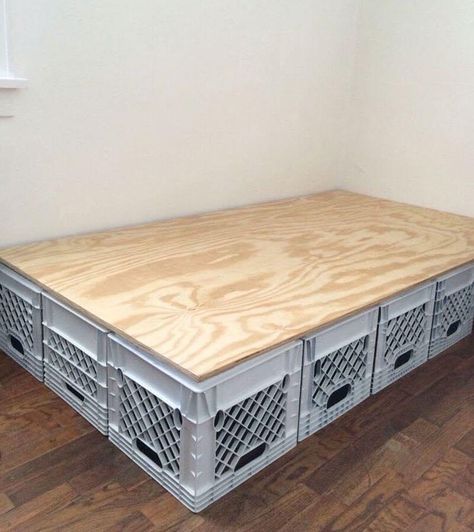 Milk Crates Diy, Milk Crate Furniture, Milk Crate Ideas, Foyer Furniture, Crate Bed, Crate Diy, Plastic Crates, Crate Ideas, Milk Crate