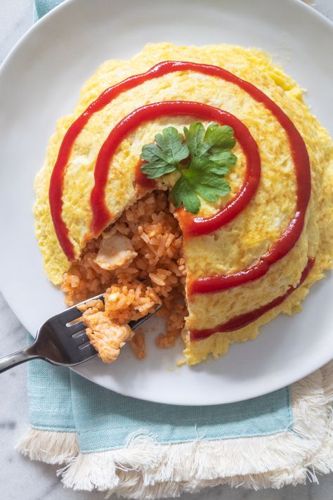 Rice Plating, Japanese Omurice, Ketchup Chicken, Rice Omelette, Fluffy Omelette, Omelette Rice, Japanese Omelette, Chicken And Rice Recipe, Malay Food