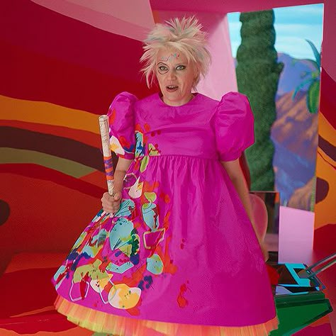 Weird Barbie Cosplay, Weird Barbie Outfit, Barbie Movie Outfits Plus Size, Barbie Weird, Barbie Trunk Or Treat Car, Weird Barbie Aesthetic, Barbie Movie Kate Mckinnon, Weird Barbie Movie, Crazy Barbie