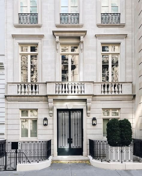 Marble Townhouse Exterior, Classic Building Facade, Happy Thanksgiving Eve, Classic Facade, Townhouse Exterior, Thanksgiving Eve, Classic Building, London Townhouse, Kensington And Chelsea