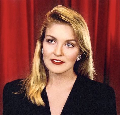 Sheryl Lee Twin Peaks, The Red Room, Sheryl Lee, Laura Palmer, Red Room, Twin Peaks, On Twitter, Twitter, Red