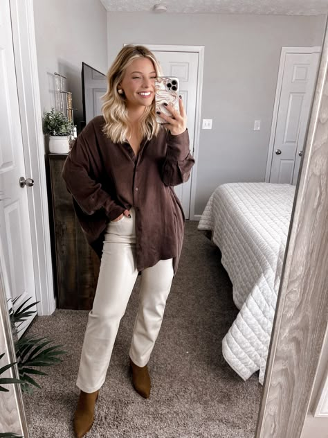 Photographer Fashion Outfits, Neutral Work Outfit Business Casual, Neutral Vans Outfit, Fall Fits Work, Fall Worship Leader Outfit, Winter Outfits With Color, Fall Outfits Professional, Trendy Casual Work Outfits For Women, Womens 2024 Fall Fashion Trends