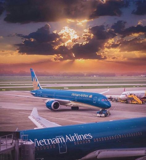 Plane Wallpaper, Plane Spotting, Los Angeles Airport, Plane Photos, Boeing 787 Dreamliner, Airbus A350, Vietnam Airlines, Aviation Posters, Airplane Wallpaper