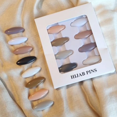 Struggling to keep your hijabs secure or in place? Then our hijab pins are what you need! 🧕🧕🏾 These pins are lightweight, secure and have a simple yet elegant look to them - They come in sets of 8, so they'll last you a while. There's even enough to share with friends and family! - Colours: B&W, Nudes, White, Black - Price: £4.00/box - Message or visit our website to order now #abaya #jilbab #womenclothing #muslim #muslimahfashion #modestfashion #Modest #for sale #smallbusiness #hijabstyle Cute Hijab Accessories, Hijab Box Ideas, Pins For Hijab, Hijab Pins Diy, Hijab Pins Accessories, Islamic Birthday Wishes, Hijab Colors, Cute Mini Backpacks, Hijab Collection