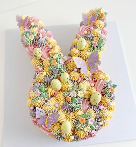 Bunny Head Template, Cute Easter Cakes, Buttercream Bunny, Decorated Bunny Cookies, Bunny Shaped Cake, Bunny Cake Ideas, Ermine Buttercream, Non Pareils, Easter Cake Designs