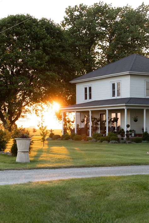 Farmhouse Kitchen Renovation, Home Decor Ideas Bedroom, Decor Ideas Bedroom, Farmhouse Renovation, Future Farms, Farm Lifestyle, Country Lifestyle, Old Farm Houses, Farms Living