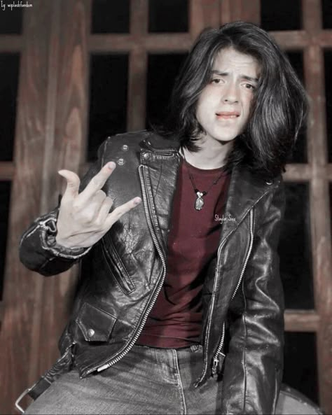 Ig: wiplashfandom Ig: staylorsixx Diego Moguel • Wiplash ^^ Rockstar Outfits, Rock Star Outfit, Perfect Person, Sweet Pie, Whiplash, Sirius Black, Men Boys, Cosplay Anime, Boyfriend Material