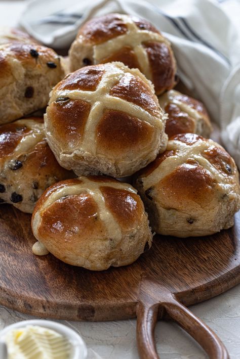 Hot Crossed Buns, Hot Cross Bun Recipe, Cross Buns Recipe, Sticky Buns Recipes, Hot Cross Buns Recipe, Hot Cross Bun, Easter Lunch, Buns Recipe, Easter Bread