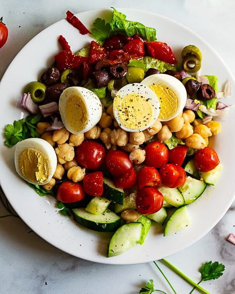 Boiled Eggs Recipes Breakfast, Salad Ideas Vegetarian, Salad Recipes High Protein, Vegetarian Salad Ideas, Boiled Eggs Recipes, Boiled Egg Salad, Chopped Salad Recipe, Boiled Egg Recipes, Egg Lunch